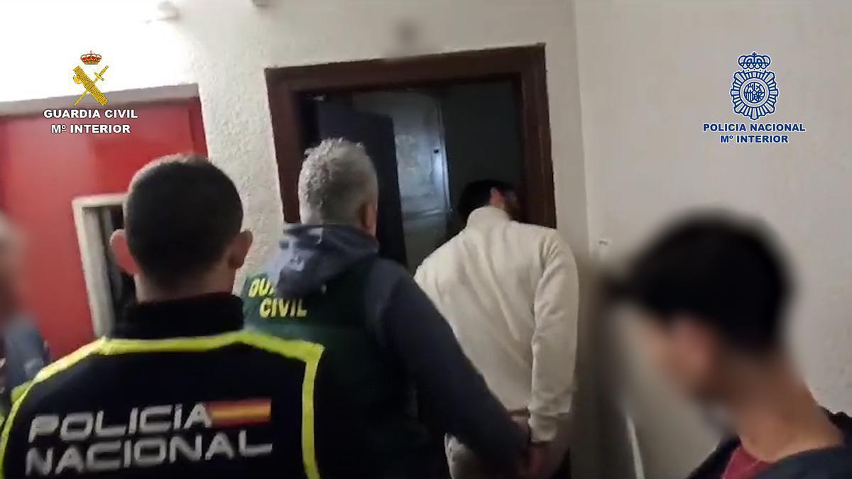 Desarticulan una organización criminal dedicada al robo en chalés y detienen a 15 personas
