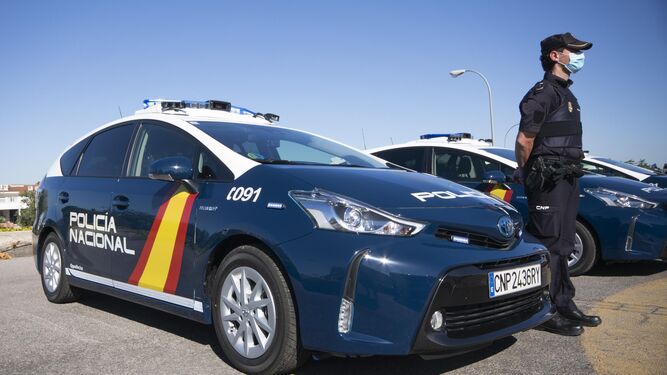 Detenida a una mujer por atracar a una anciana arrinconándola en el ascensor de su casa en Granada