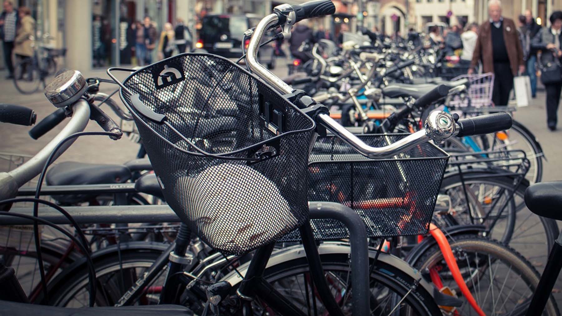 Interceptado en Navarra un ciclista, positivo en drogas, que circulaba por la acera y con auriculares