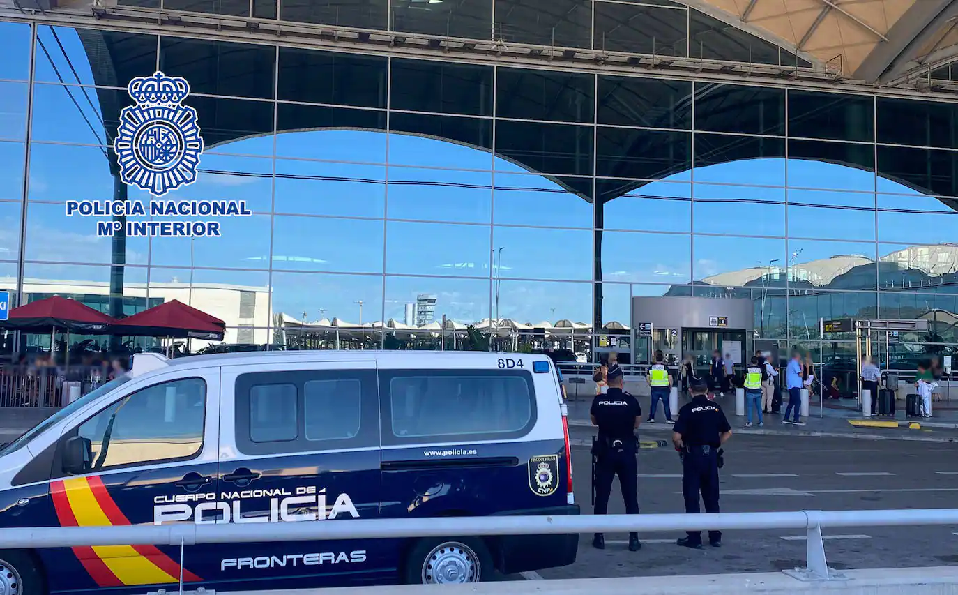 Detenido en el aeropuerto Alicante-Elche un traficante belga que movía grandes cantidades de droga
