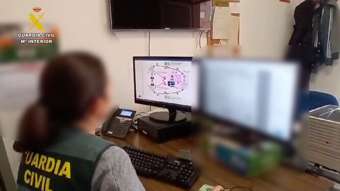 Estafa a su abuelo tras robarle los datos de su tarjeta de crédito gastarse 2.300 euros en Granada