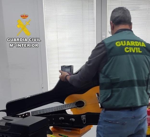 Detienen a un ex empleado del Conservatorio de Música de Cuevas de Almanzora por el robo de 14 guitarras españolas