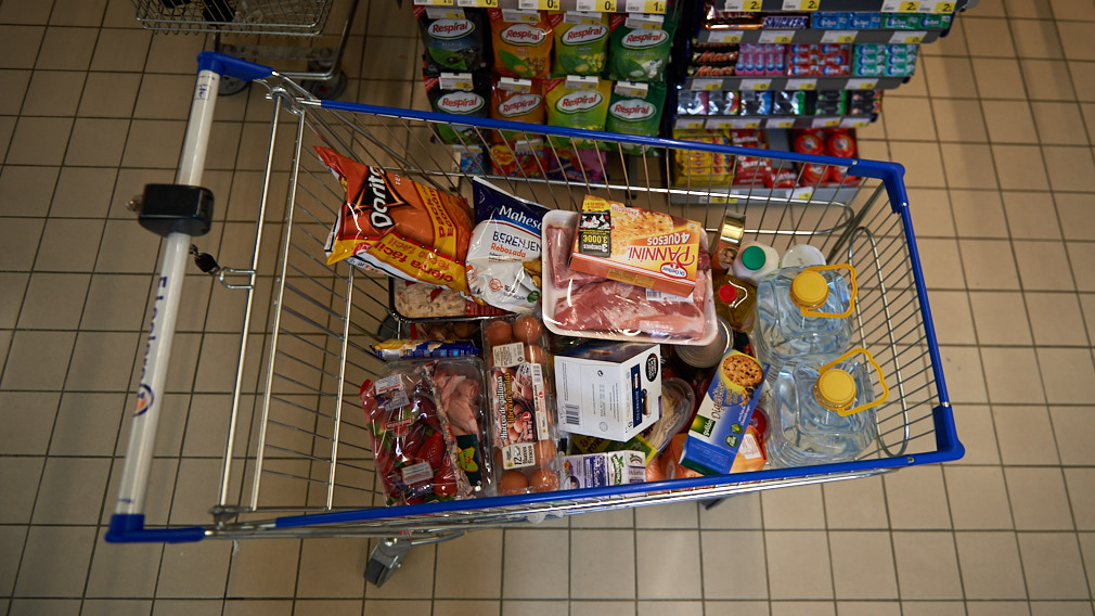 Detienen a un hombre por intentar robar un carro de la compra lleno de productos de un supermercado en Tudela