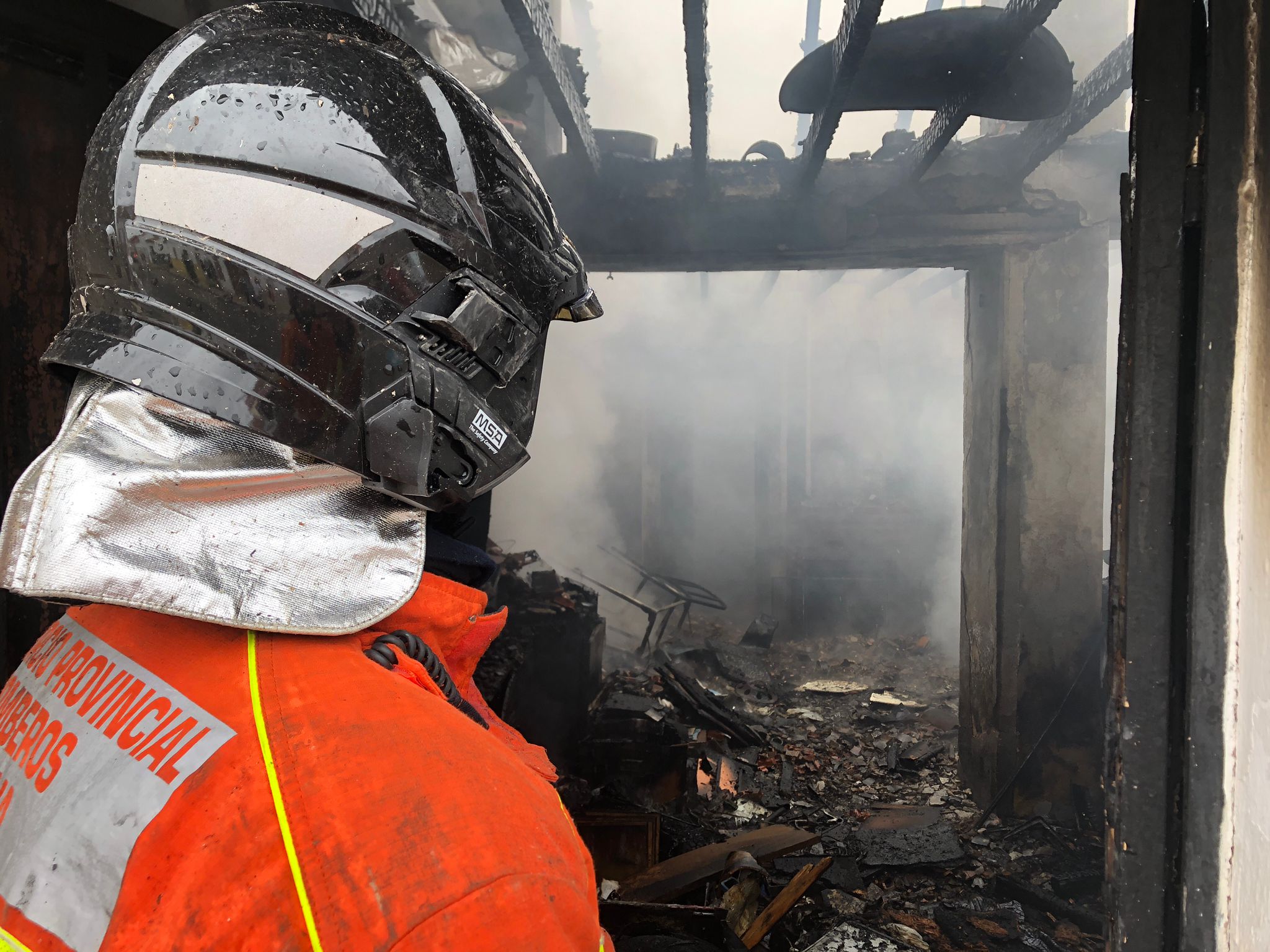 Un bombero en el incendio en Minas de Riotinto