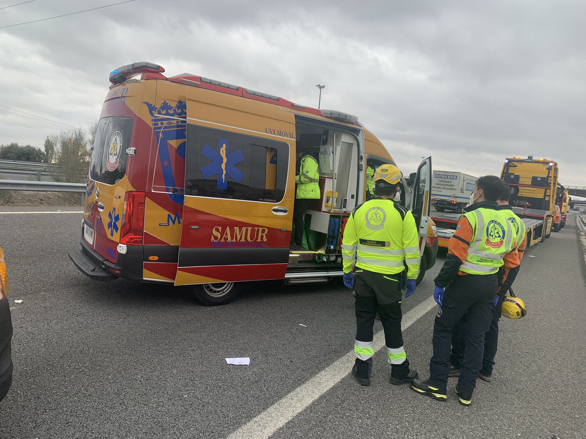 Dos conductores de moto heridos en accidentes graves en las carreteras de Madrid
