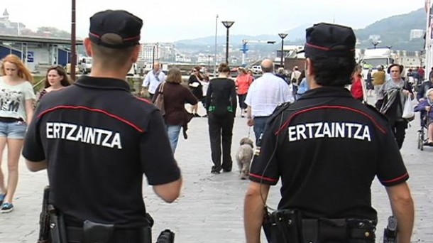 La Ertzaintza detiene a dos hombres por robar en el interior de una vivienda de Loiu