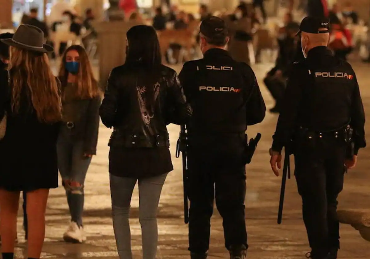 Dos jóvenes agredidos en Salamanca durante la Nochebuena: trasladados al hospital por graves lesiones en dos calles de ocio cercanas