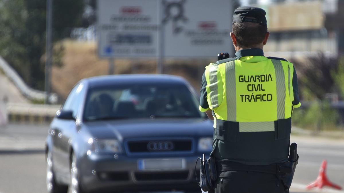 Ingresan en prisión a conductor que intentó atropellar a un agente de la Guardia Civil durante un control de velocidad en Tenerife