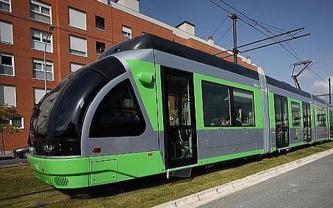 Vuelve el servicio del tranvía de Vitoria tras 5 horas