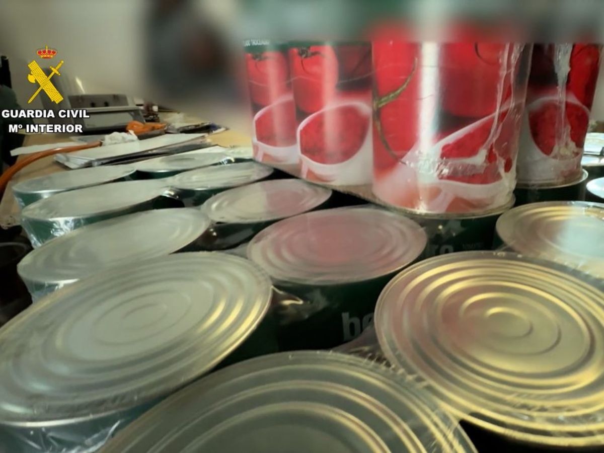 Intervienen casi 100 kg de marihuana en una nave que enlataba tomate pelado en conserva