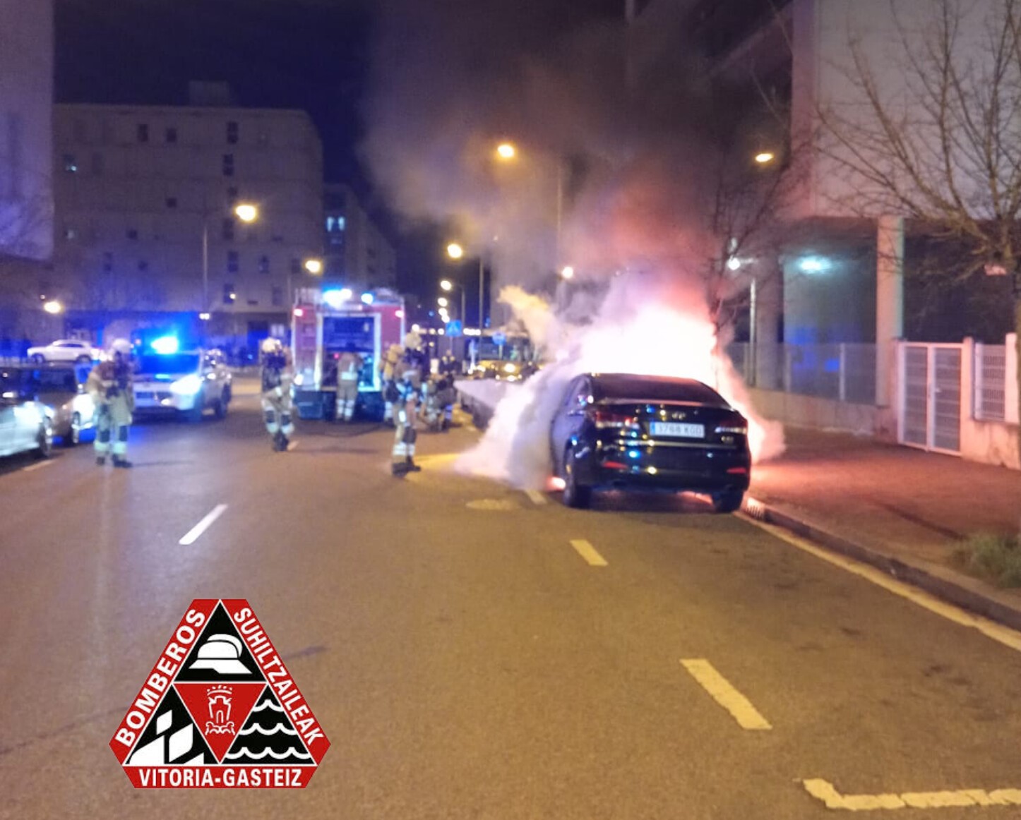 Investigan un incendio sospechoso de un vehículo en Vitoria