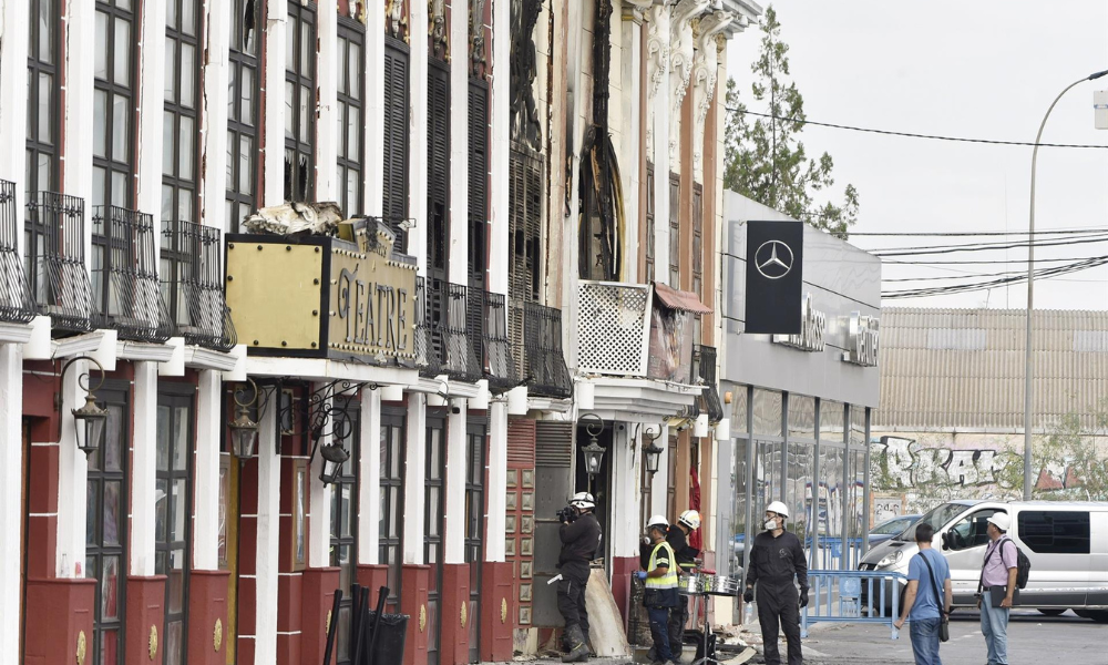 La juez suspende por un mes la demolición de las discotecas del incendio de Atalayas