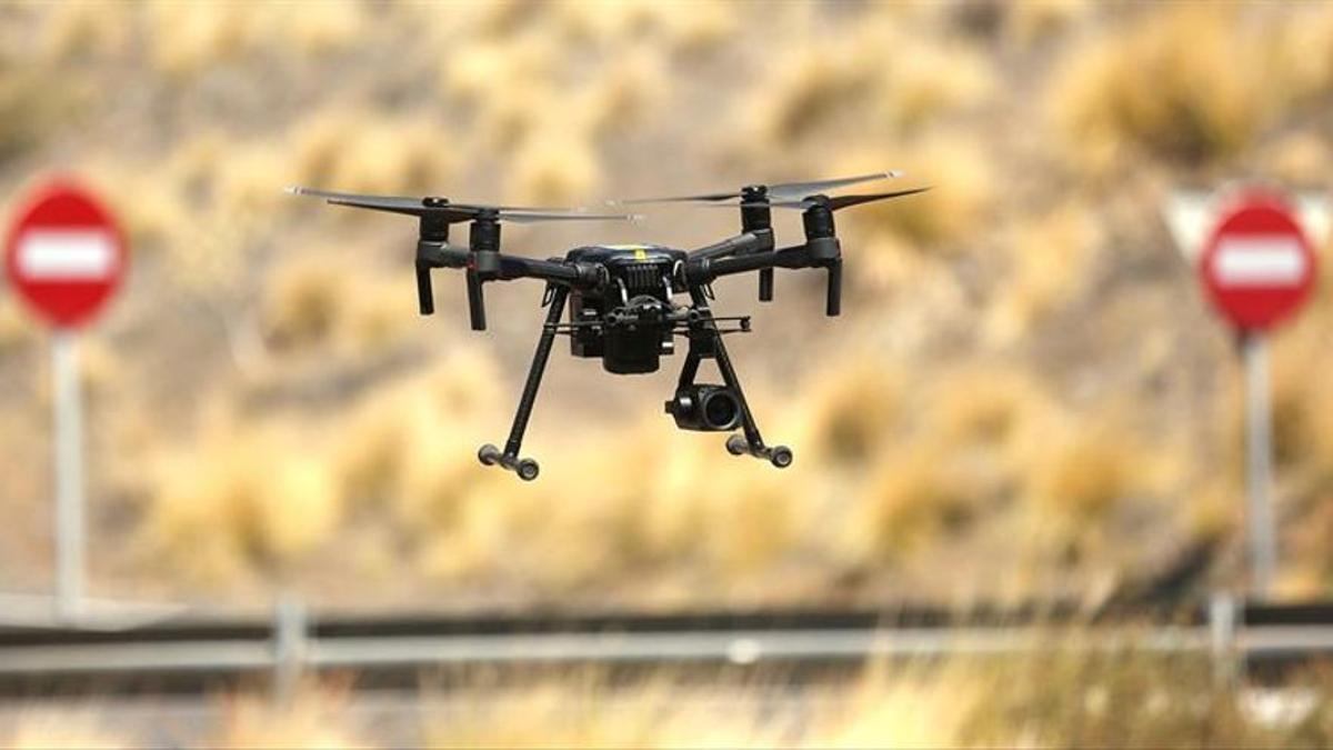 La Guardia Civil denuncia a empresa por ofrecer espectáculos nocturnos con drones sin autorización en Tenerife y El Hierro