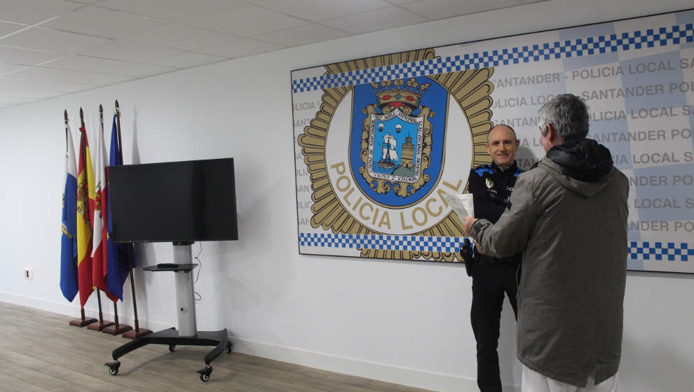 Pierde 30 décimos del Sorteo de Navidad en un parking de Santander y la Policía termina localizándolos