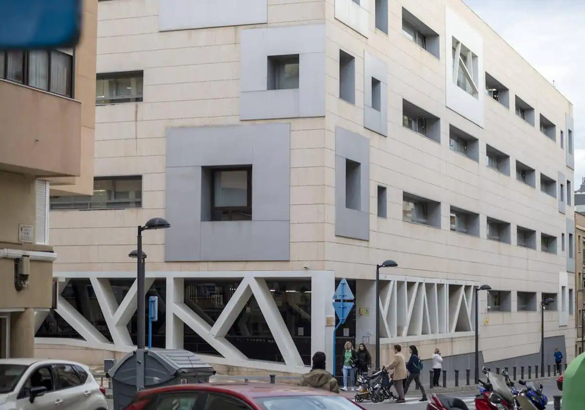 Más de 2.500 euros por documentos falsos: esta es la estafa a extranjeros que se gestaba desde Alicante