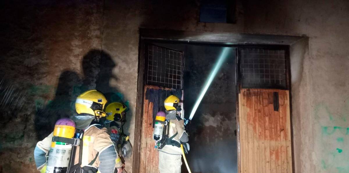Se incendia una masía en Santa Bàrbara