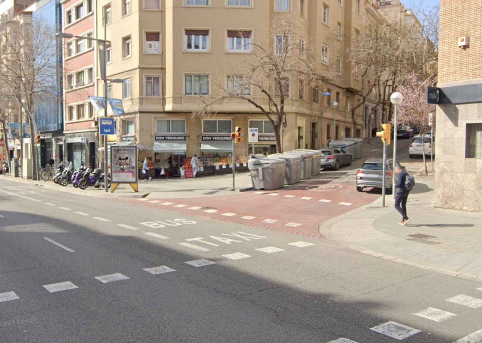 Menor de edad de 12 años atropellado por furgoneta en Barcelona deja en estado crítico