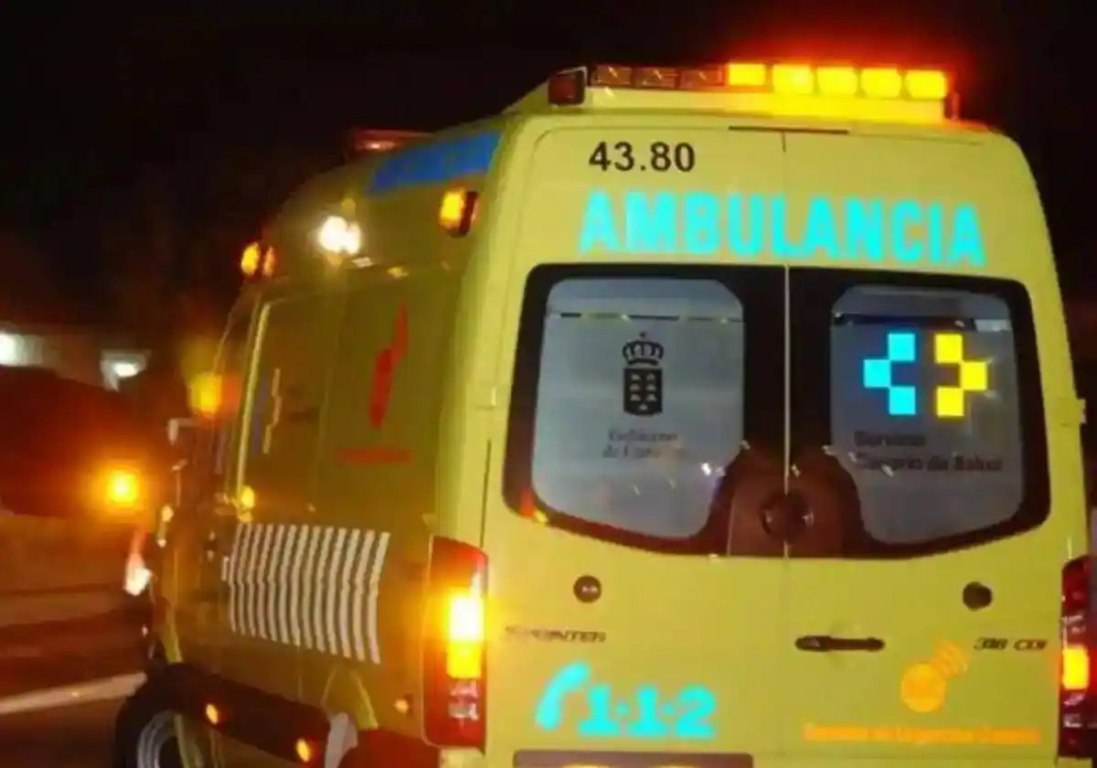 Un motorista, herido grave tras salirse de la vía y caer por un terraplén en Lanzarote