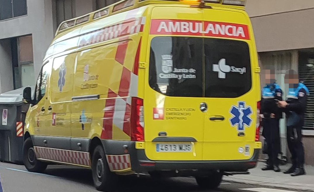 Ambulancia y Policía Municipal en Zamora capital. Archivo