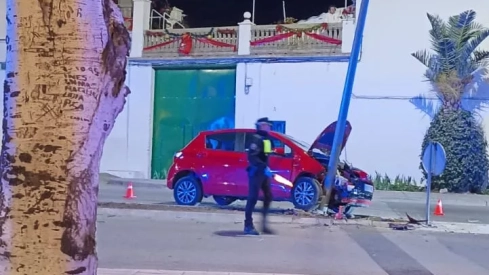Persona resulta herida tras colisionar vehículo contra una farola en la Avenida de los Danzantes de Huesca