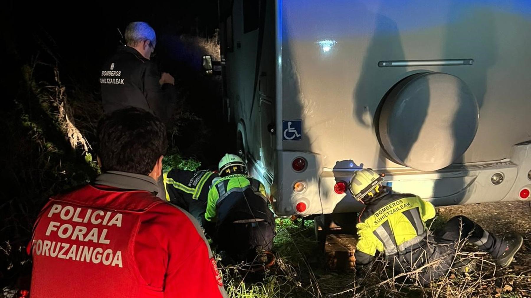 Rescatan a una mujer de 78 años atrapada bajo una autocaravana tras sufrir atropello en Navarra