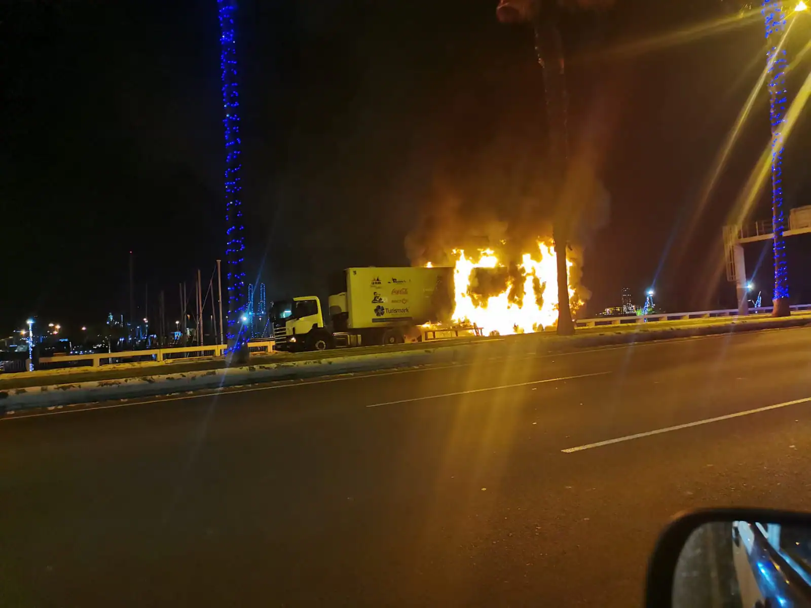 Incendio de un camión en la Avenida Marítima
