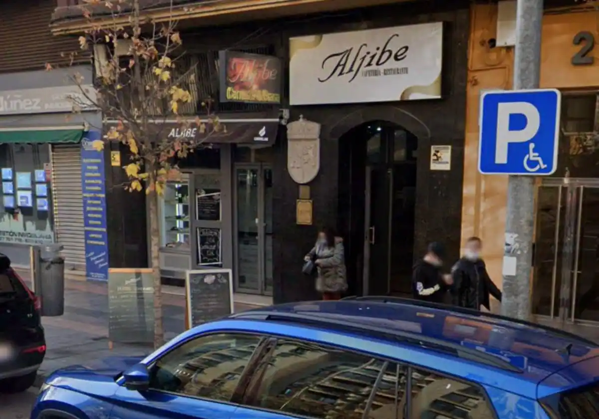 Herido un trabajador del restaurante Aljibe de Cáceres al cortarse con un cuchillo