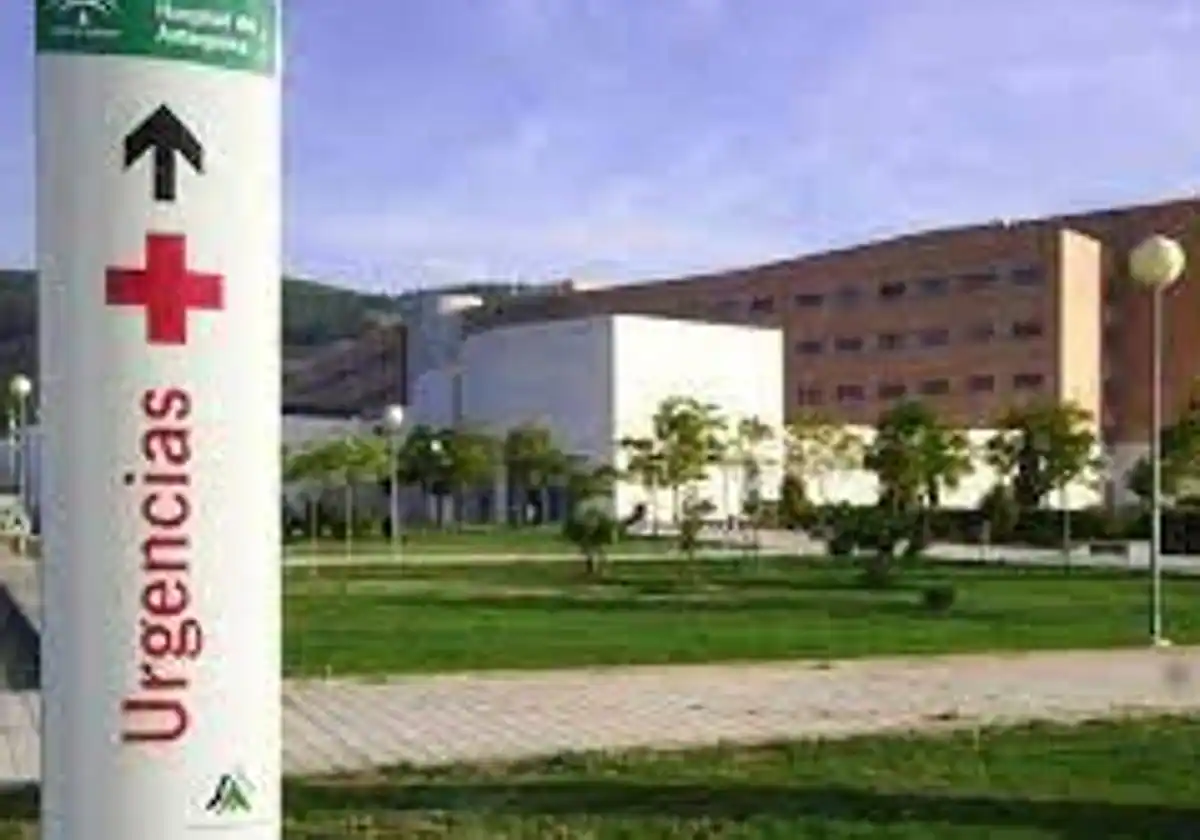 Herido un trabajador al quedar atrapado bajo una pala en el vertedero de Antequera