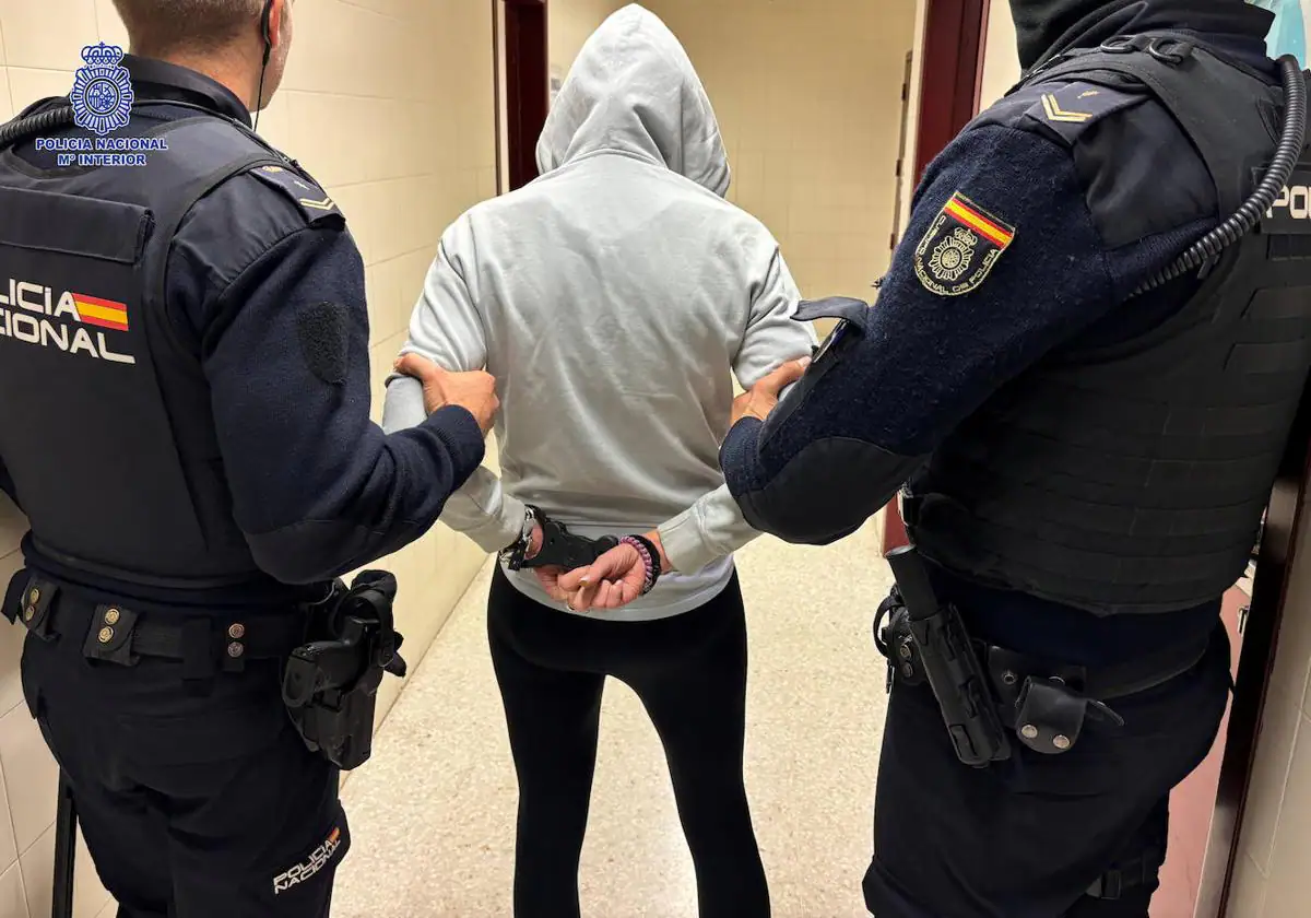 Tres mujeres detenidas por agredir a la Policía durante una pelea en la Zona en Logroño