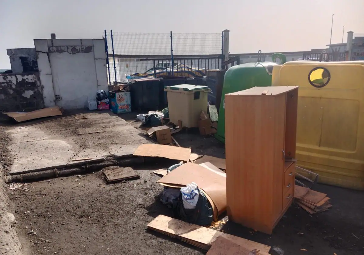Excrementos de personas y macrovertidos desbordan el muelle de San Cristóbal