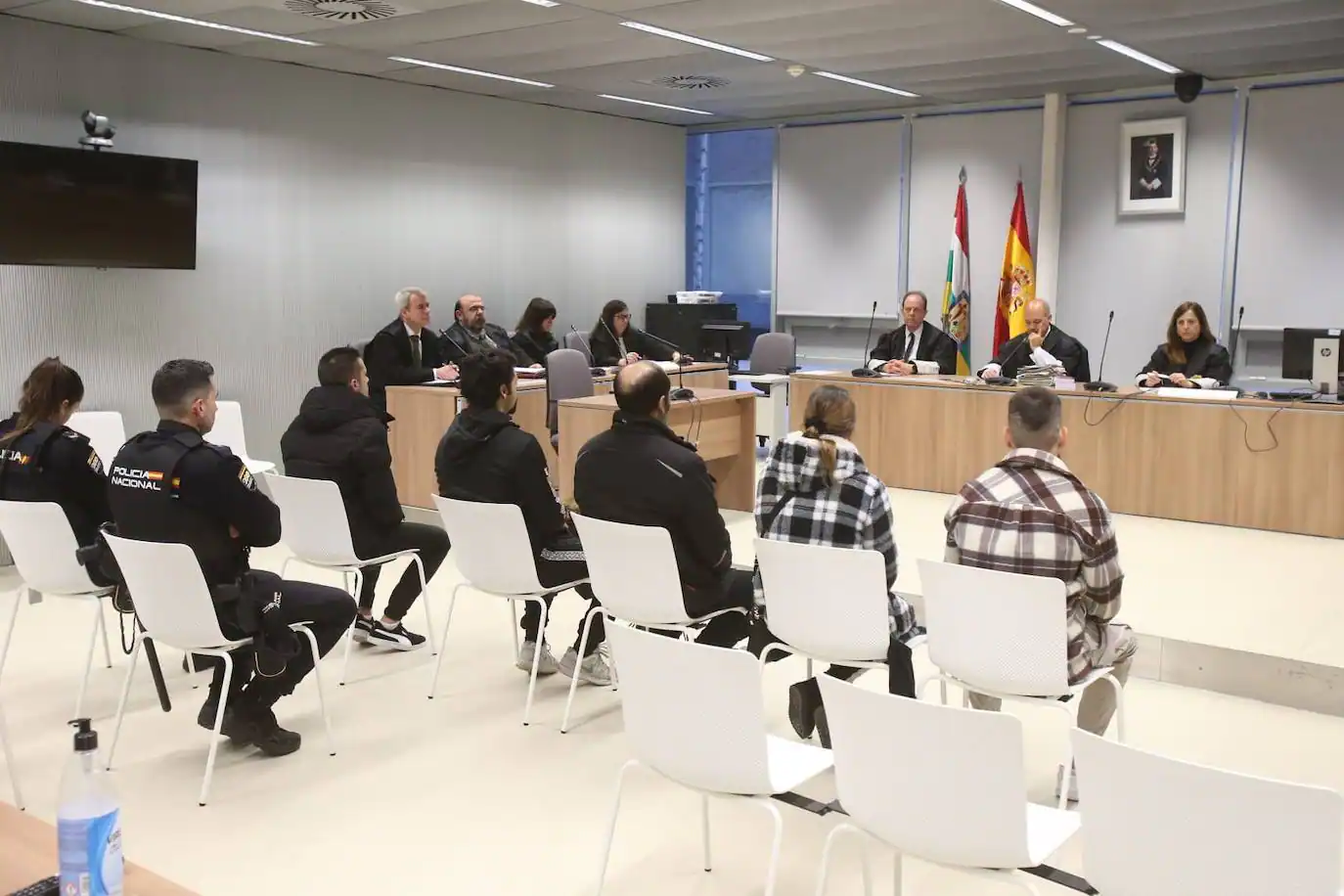 La familia que vendía droga en avenida de Navarra elude la cárcel