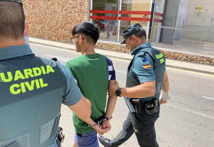 Absuelto joven británico que amenazó con volar avión en Snapchat