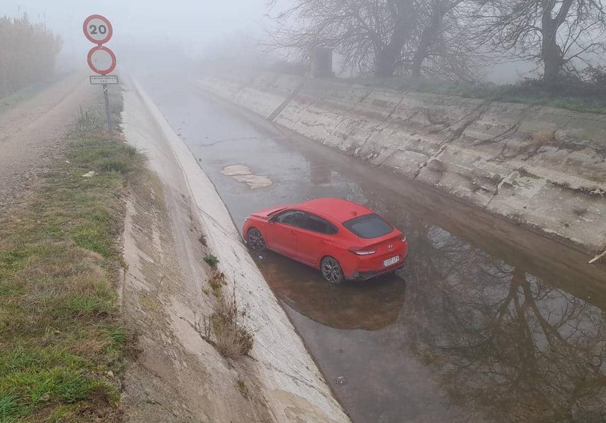 Accidente en el canal de Lodosa de Calahorra: Vehículo vuelca y desata operativo de rescate