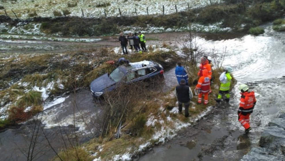 Dos heridos al precipitarse al río el vehículo en el que viajaban en la N-629 en Soba