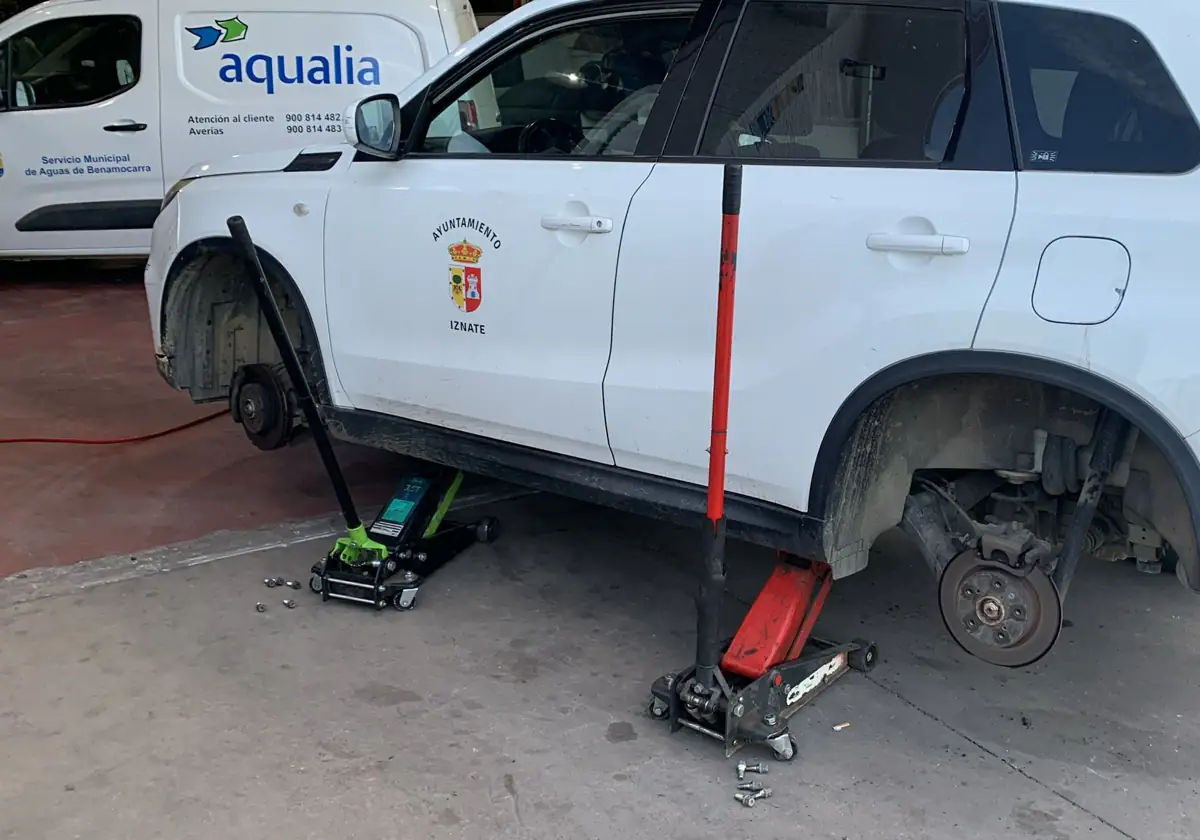 Vandalizan hasta en tres ocasiones en menos de una semana un vehículo del Ayuntamiento de Iznate