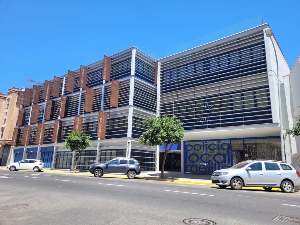 Un policía local, herido leve en los disturbios de nochevieja