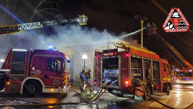 Arde edificio de Vitoria donde dormían 12 personas sin recursos: Todos ilesos