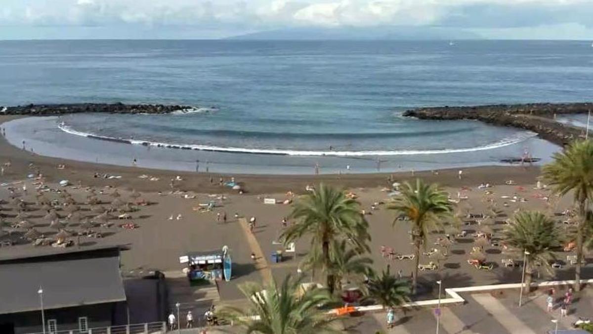 Bañista de 26 años es rescatado en la playa de Troya en Adeje con signos de ahogamiento