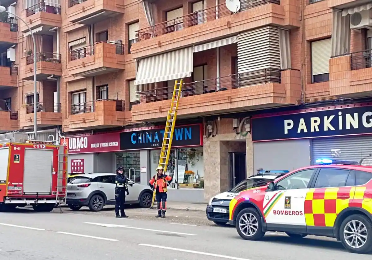 Bomberos del Ceis rescatan a persona mayor tras sufrir una caída en vivienda de Calahorra