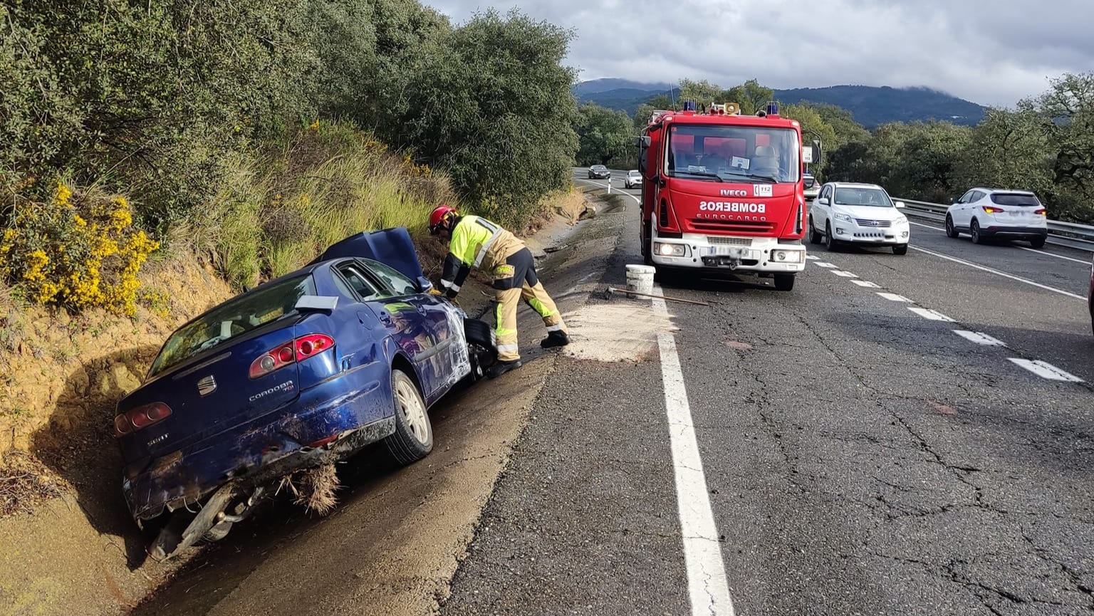 Susto en la Sierra tras un accidente a la altura del cruce de Almonaster la Real