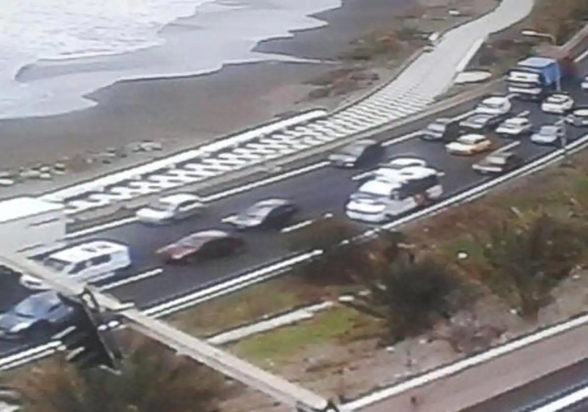 Colisión de un vehículo causa retenciones en la entrada sur a Las Palmas de Gran Canaria