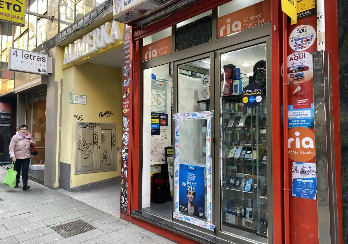 La oleada de robos en Gijón deja un nuevo comercio asaltado en la calle Asturias