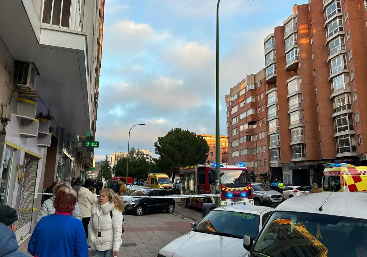 Desalojan edificio de viviendas en Burgos debido a un incendio en la Avenida Calle y Zurita