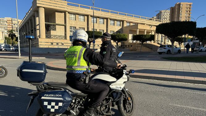 Detenida acusada de agredir a un joven y a un policía en una zona de bares de Motril