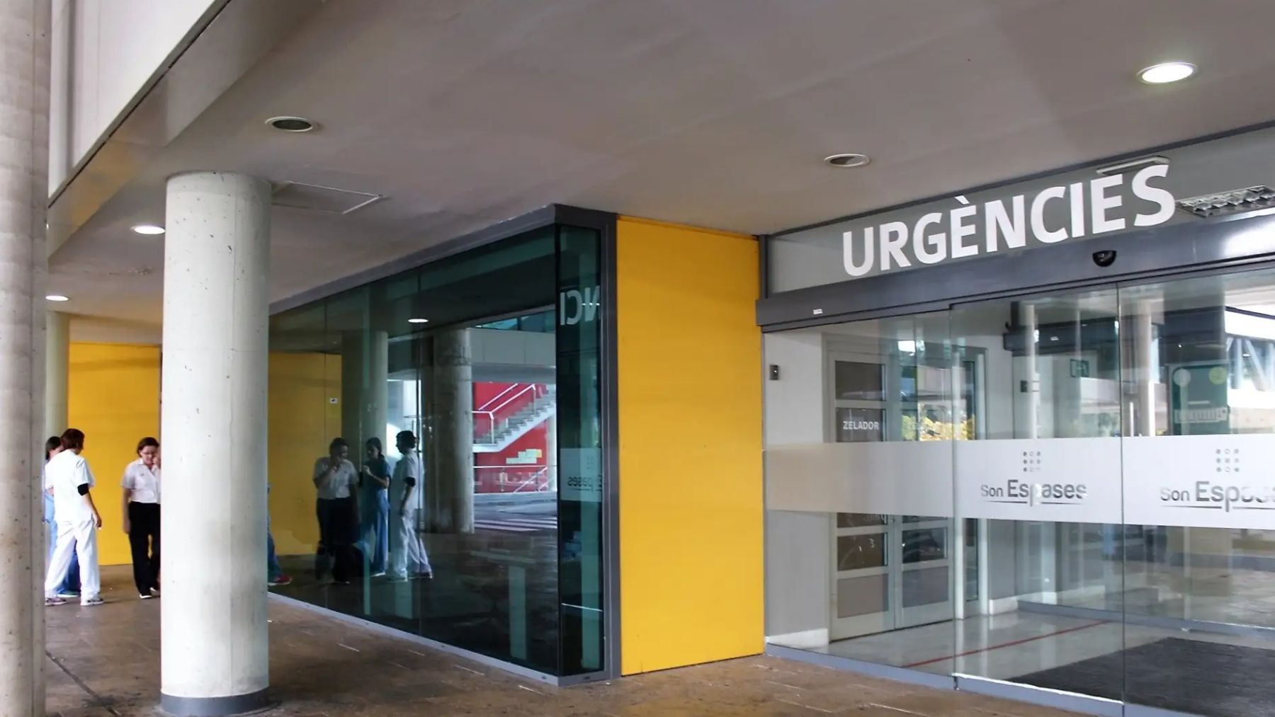 Detenido joven argelino por agredir a varias personas y causar destrozos en el Hospital Son Espases