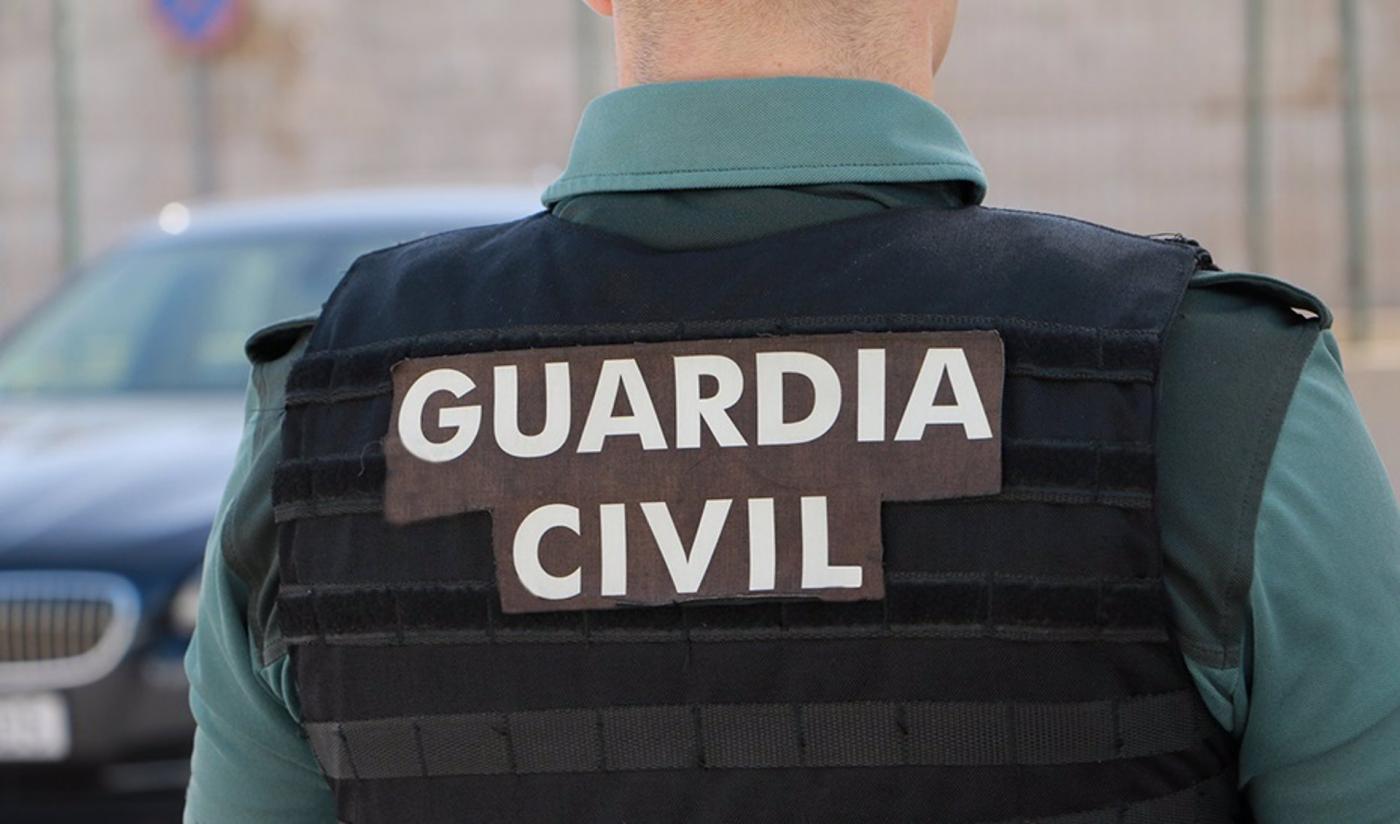 Un agente de la Guardia Civil, de espaldas. - EP