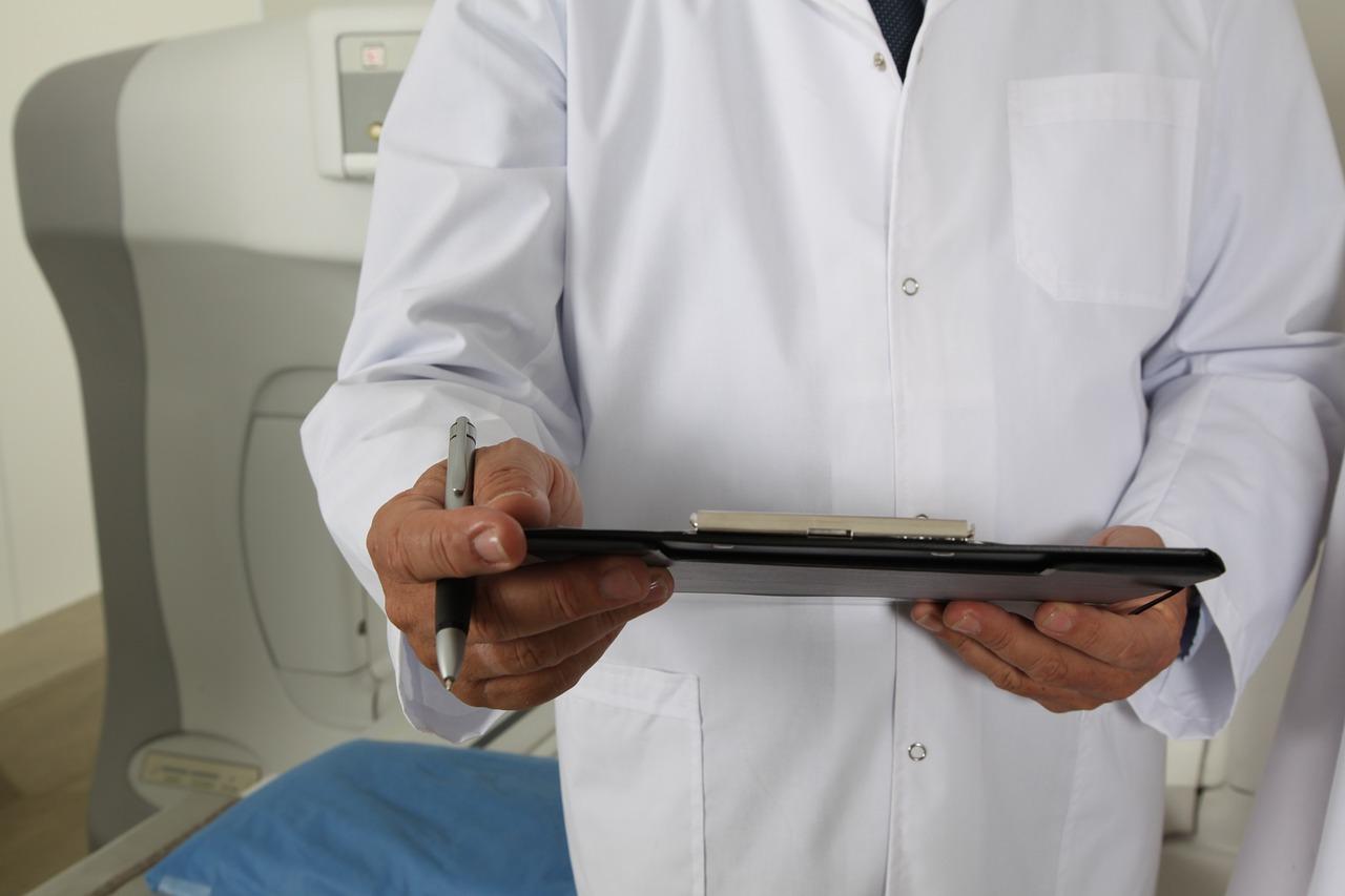 Un doctor. - Imagen de valelopardo en Pixabay