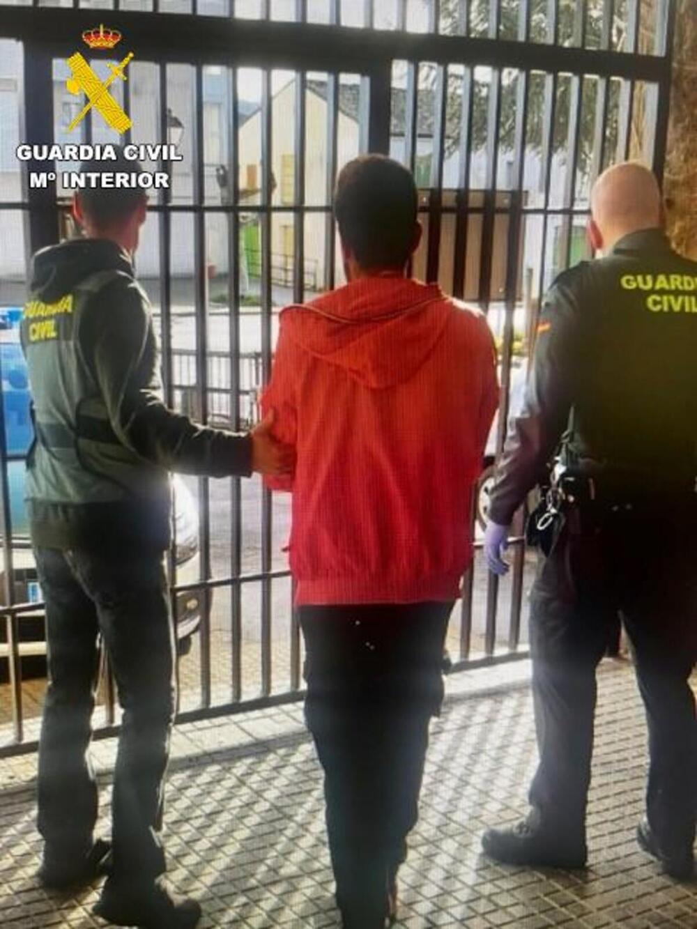 Esclarecidos cuatro robos en el interior de vehículos en Barco