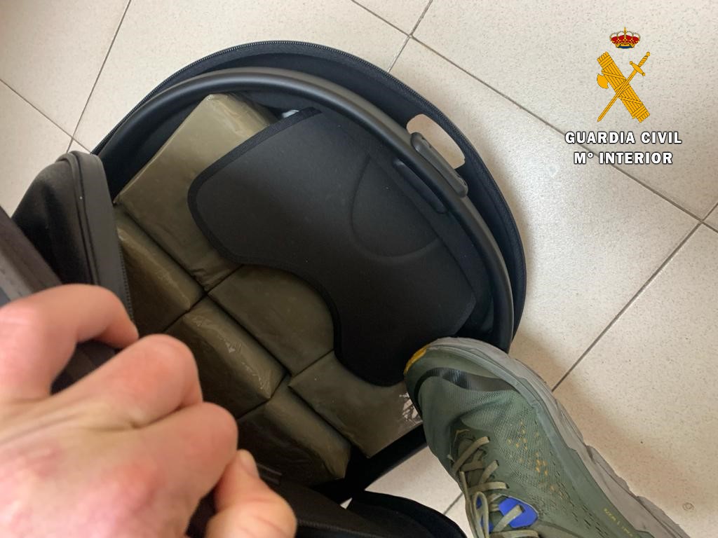 La Guardia Civil detiene a dos personas e interviene 5 kilos de hachís
