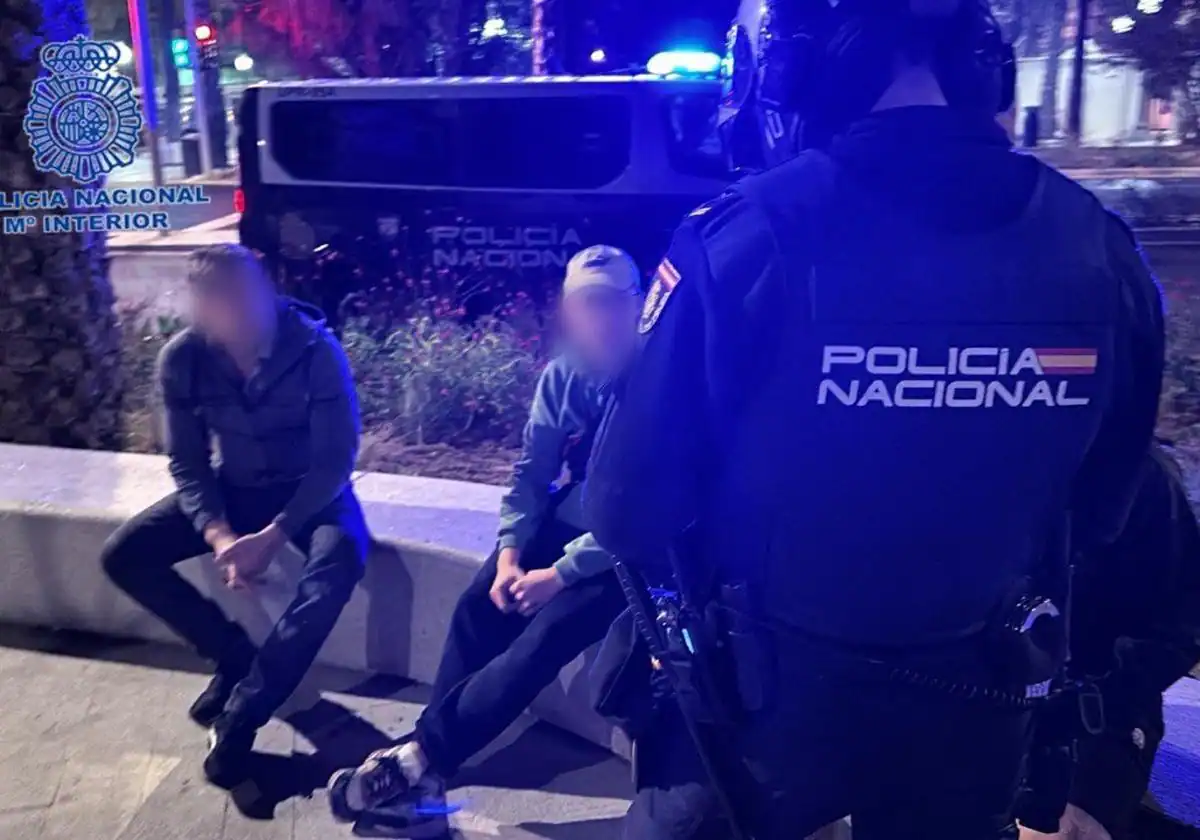 Tres detenidos por incendiar con bengalas un velero en Alicante durante Nochevieja